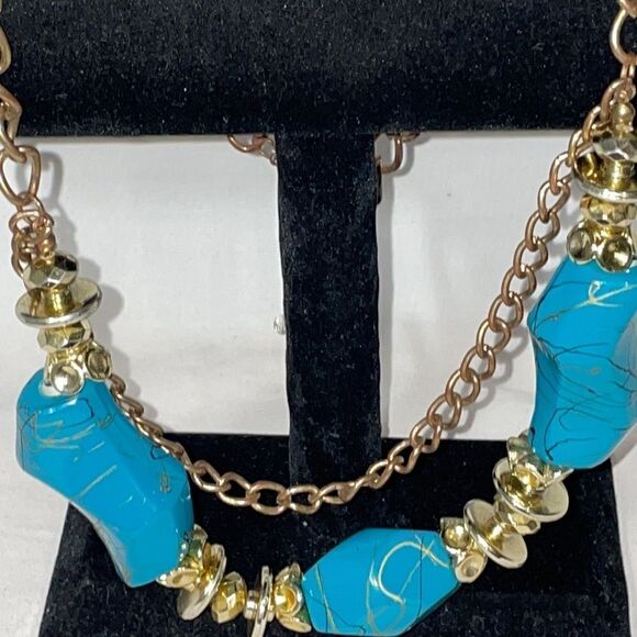 Chain necklace with chunky blue beads - Picture 4 of 6